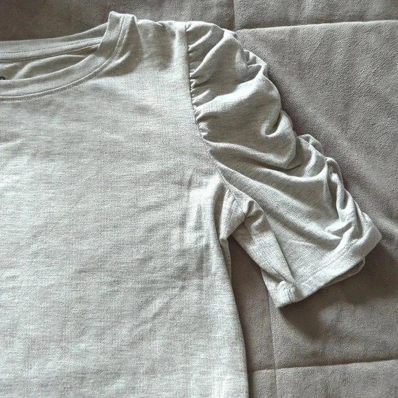 SO juniors medium gray shirt - Picture 3 of 9